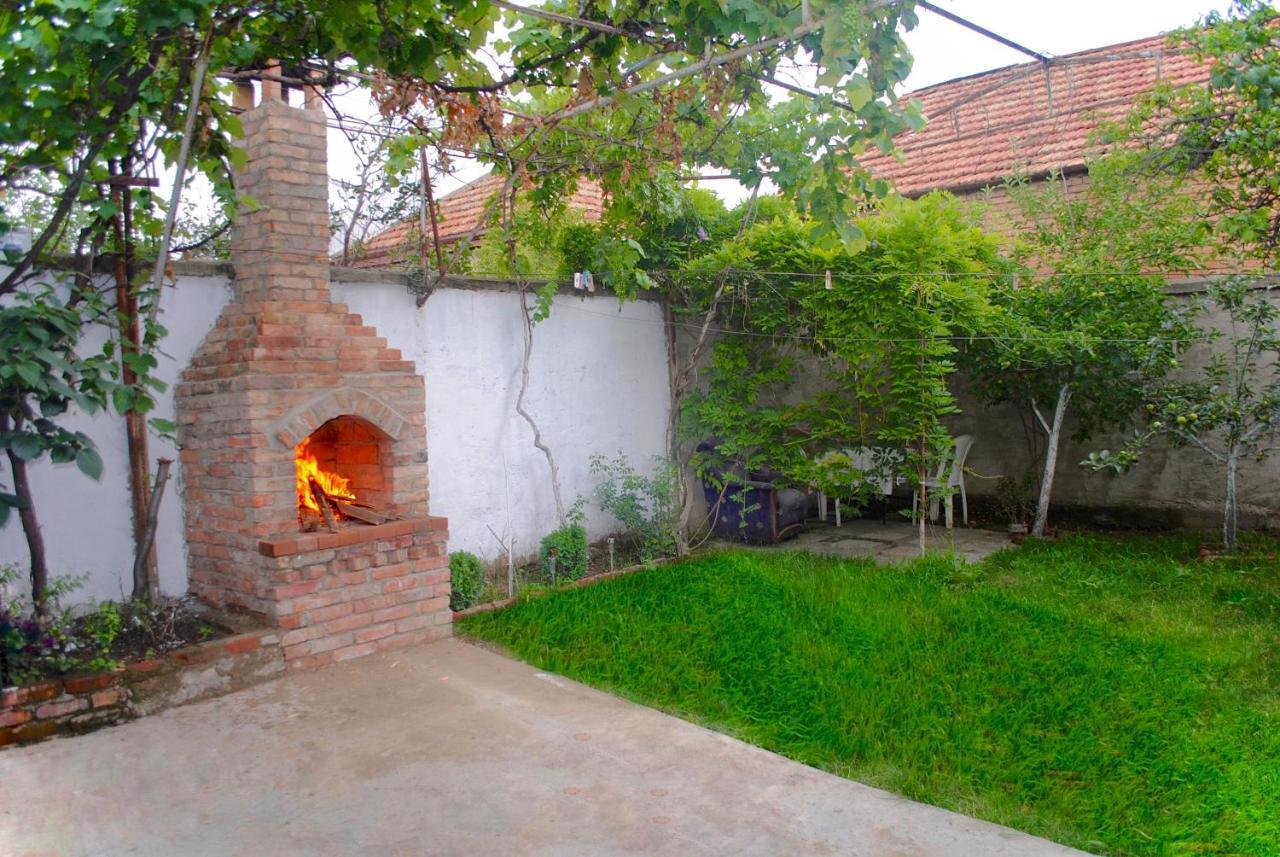 Big Three Apartments In Avlabari, Old Tbilisi ภายนอก รูปภาพ