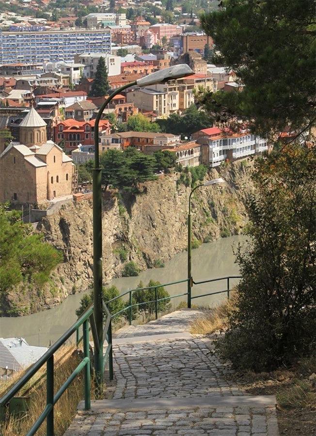 Big Three Apartments In Avlabari, Old Tbilisi ภายนอก รูปภาพ